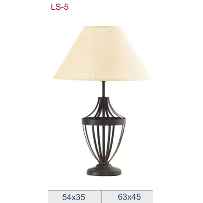 Lámpara de mesa de elegante diseño.